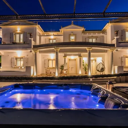 Holiday home τhalasso Palace Homes *