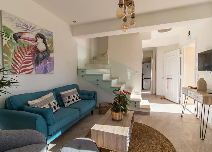 τhalasso Palace Homes * Petrití